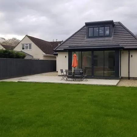 Evergreen Lodge: Luxurious Two-Bed Flat with Garden near Blenheim Palace Kidlington Exterior photo