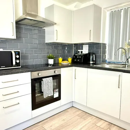 Evergreen Lodge: Luxurious Two-Bed Flat with Garden near Blenheim Palace Kidlington Exterior photo