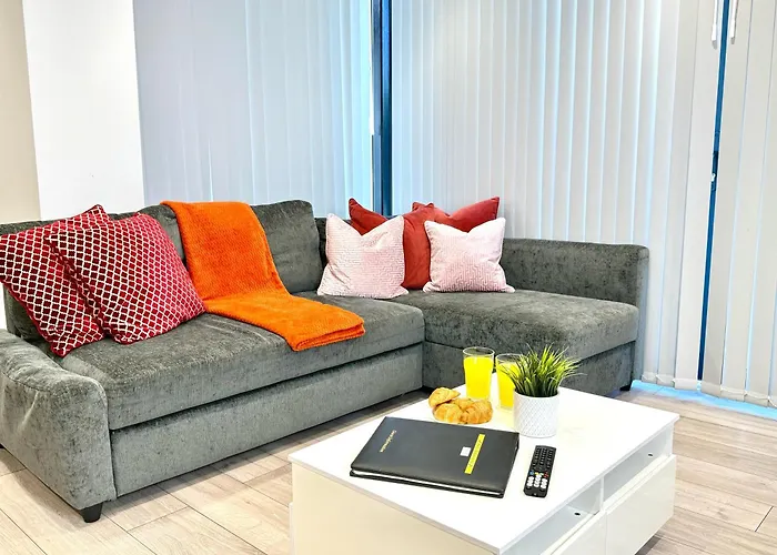 Evergreen Lodge - Two Bed Lux Flat - Parking, Garden, Patio, Wifi, Netflix - Close To Blenheim Palace & Oxford - F3