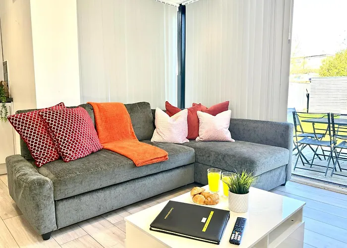 Evergreen Lodge - Two Bed Lux Flat - Parking, Garden, Patio, Wifi, Netflix - Close To Blenheim Palace & Oxford - F3