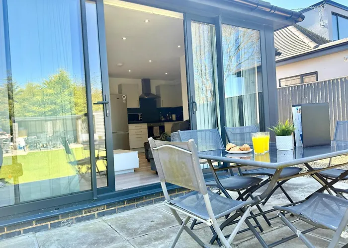 Evergreen Lodge - Two Bed Lux Flat - Parking, Garden, Patio, Wifi, Netflix - Close To Blenheim Palace & Oxford - F3