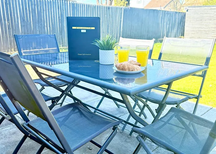 Evergreen Lodge - Two Bed Lux Flat - Parking, Garden, Patio, Wifi, Netflix - Close To Blenheim Palace & Oxford - F3