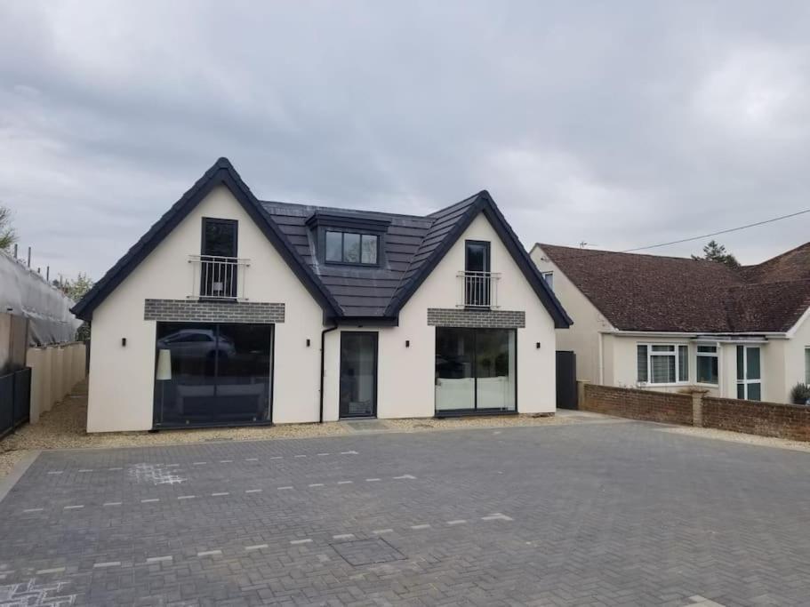 Evergreen Lodge: Luxurious Two-bed Flat With Garden Near Blenheim Palace Apartment