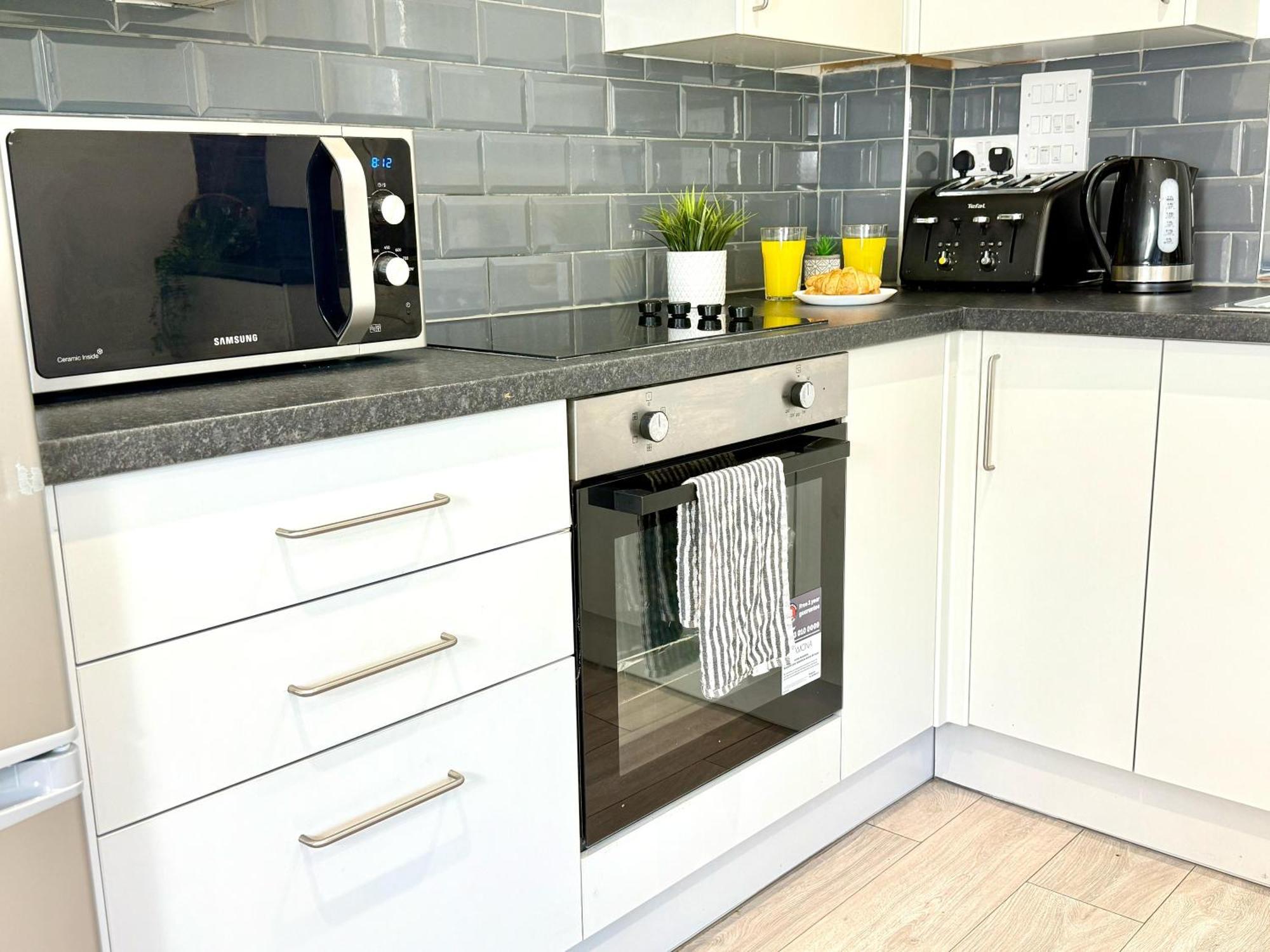 Evergreen Lodge: Luxurious Two-bed Flat With Garden Near Blenheim Palace Apartment *